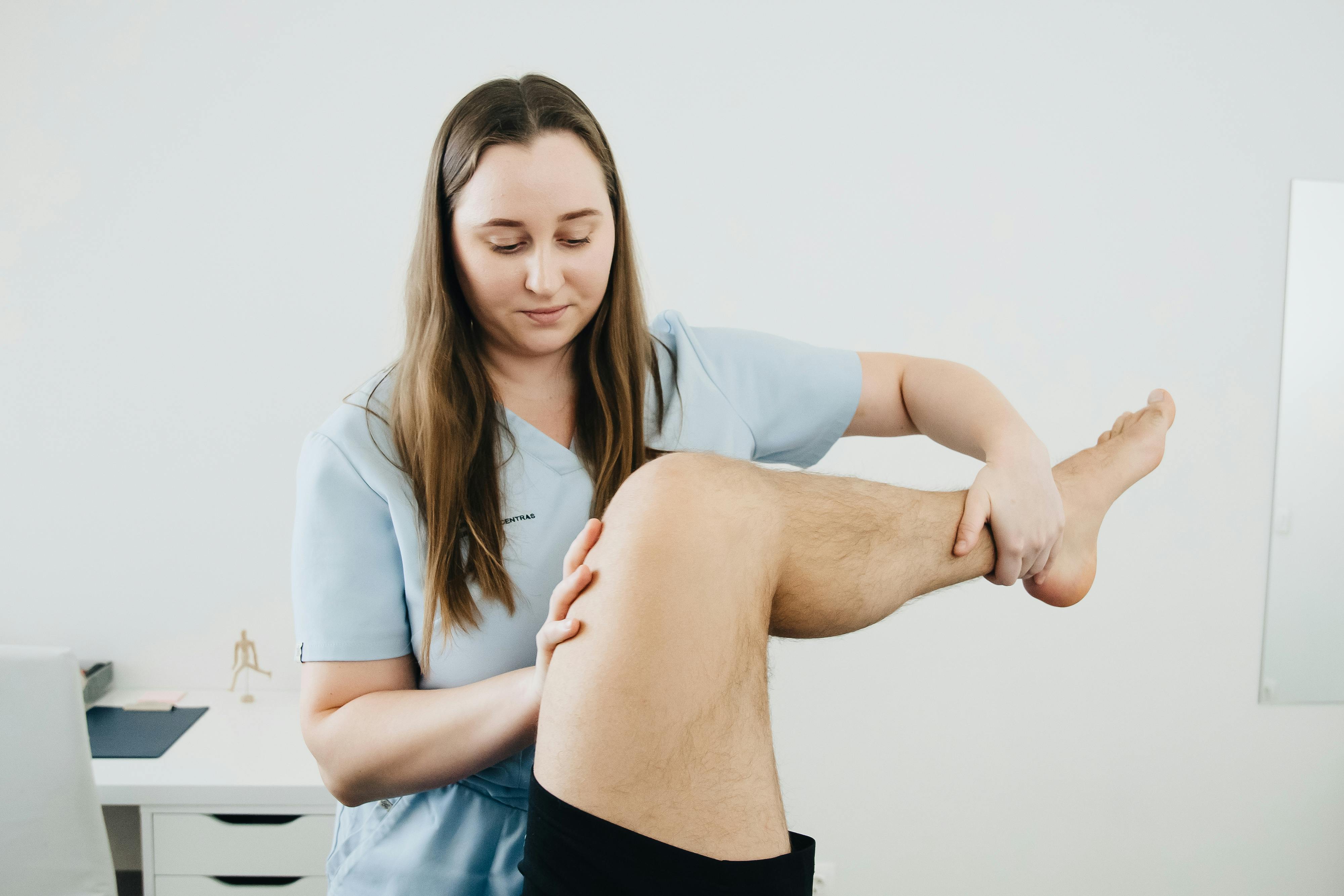 Physiotherapy treatment for knee pain